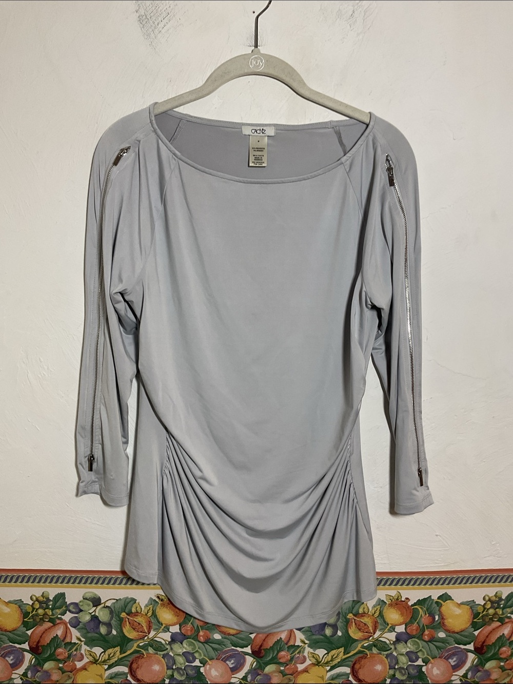 Caché Light Grey Ruched Side Zipper Sleeve Boatneck Top Size M